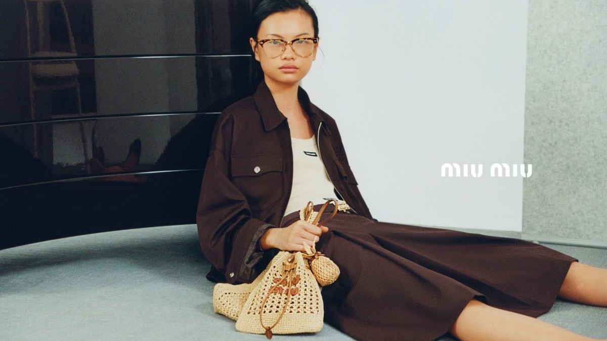 miumiu-may-520-logo-onmodel-stills-30-2000x