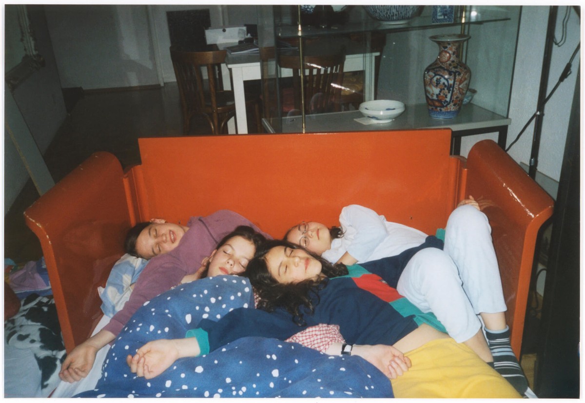 pyjama-party-avec-neda-marielle-martina-et-laura-2001